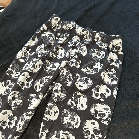 SweetLegs’s Skull Crop Leggings, One Size - Picture 1 of 4